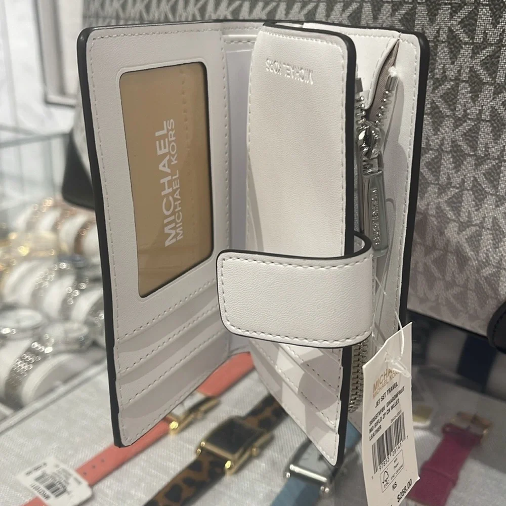 Michael Kors Jet Set Travel Md Printed Signature Logo Bi-Fold Wallet
Dragonfruit - Picture 10 of 16